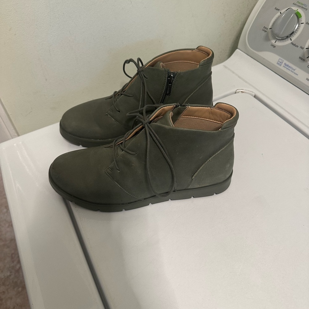Ziera Olive green boots!